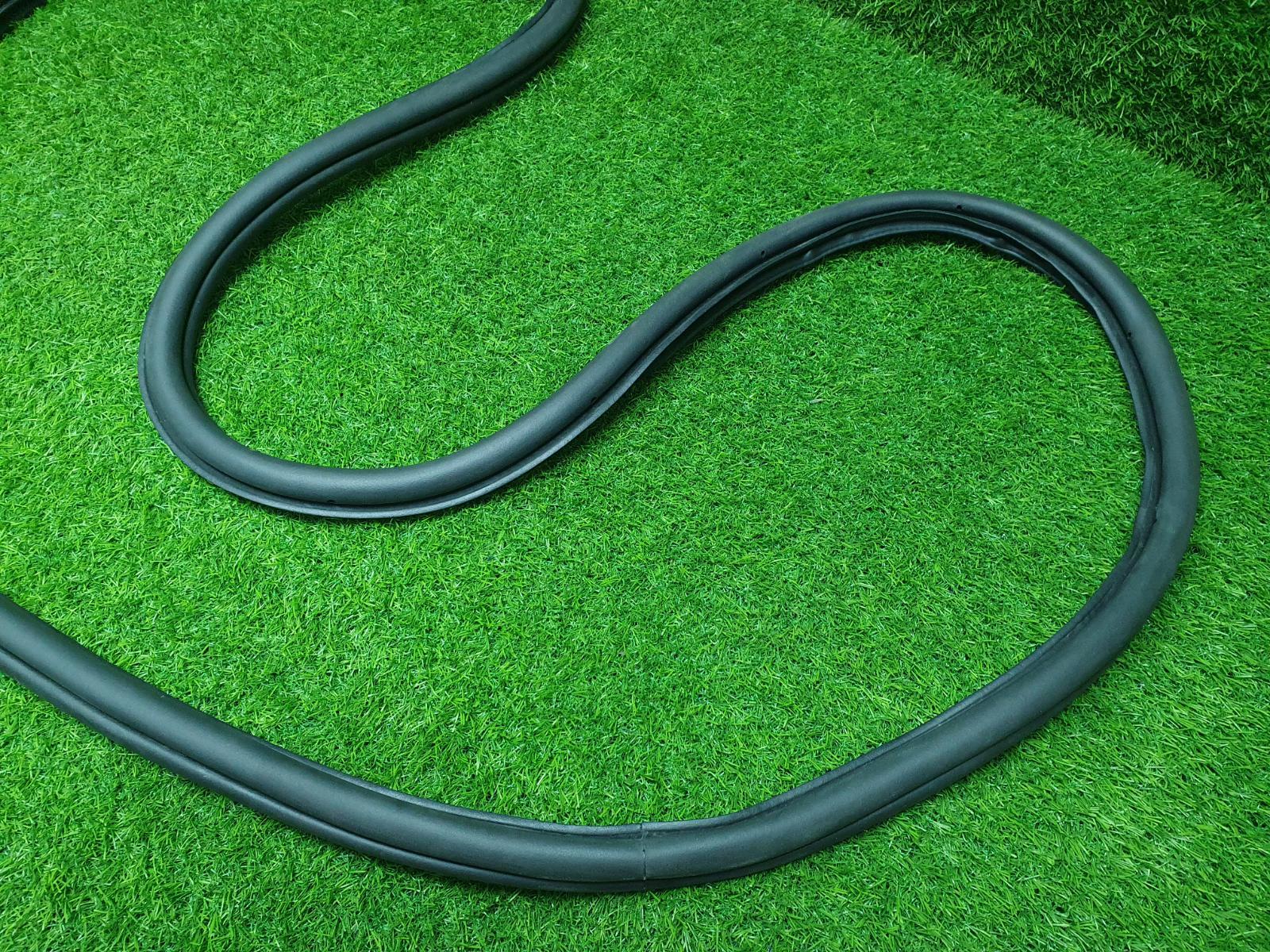 Уплотнительная резинка проема двери передняя правая Volkswagen Polo 6 AW1 CWVA 1.6л