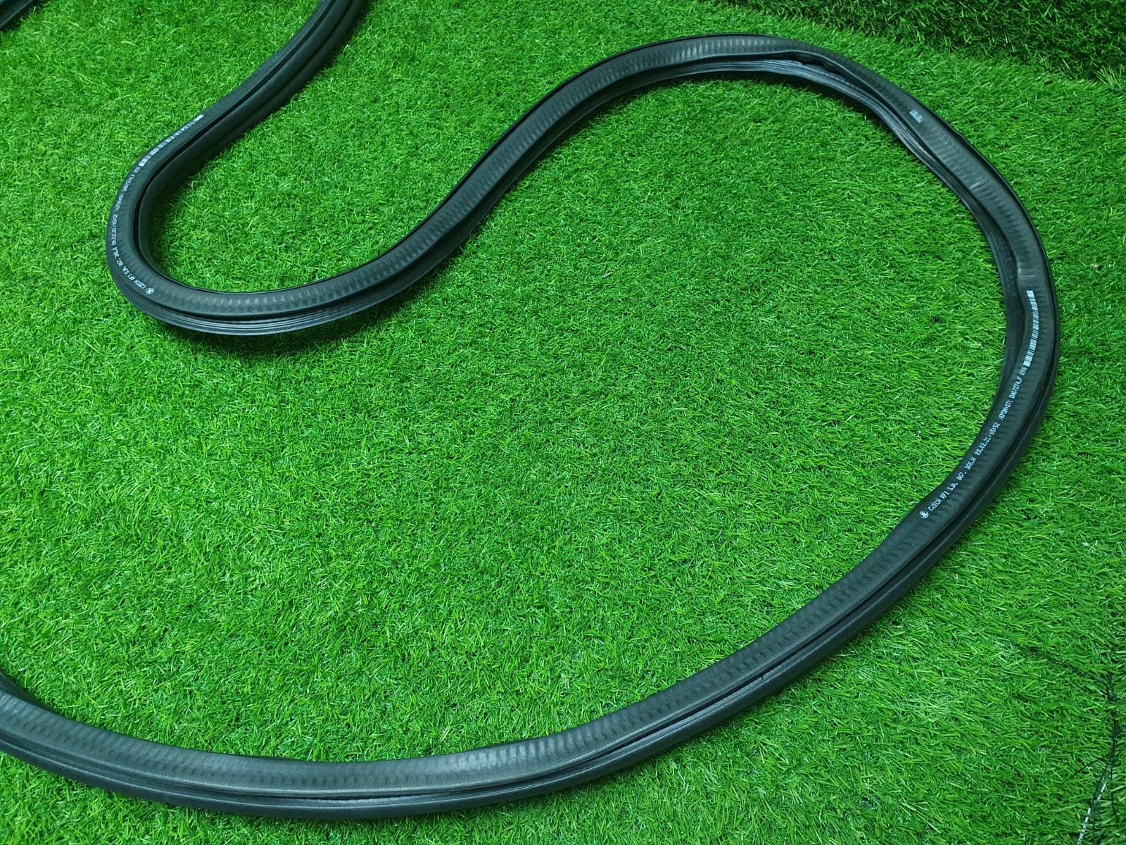 Уплотнительная резинка проема двери передняя правая Polo 6 2021 AW1 CWVA 1.6л