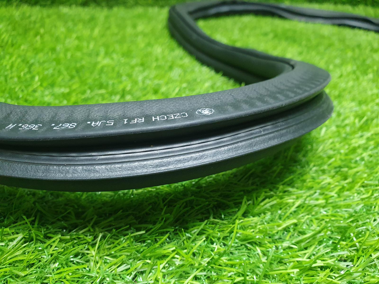 Уплотнительная резинка проема двери передняя правая Polo 6 2021 AW1 CWVA 1.6л