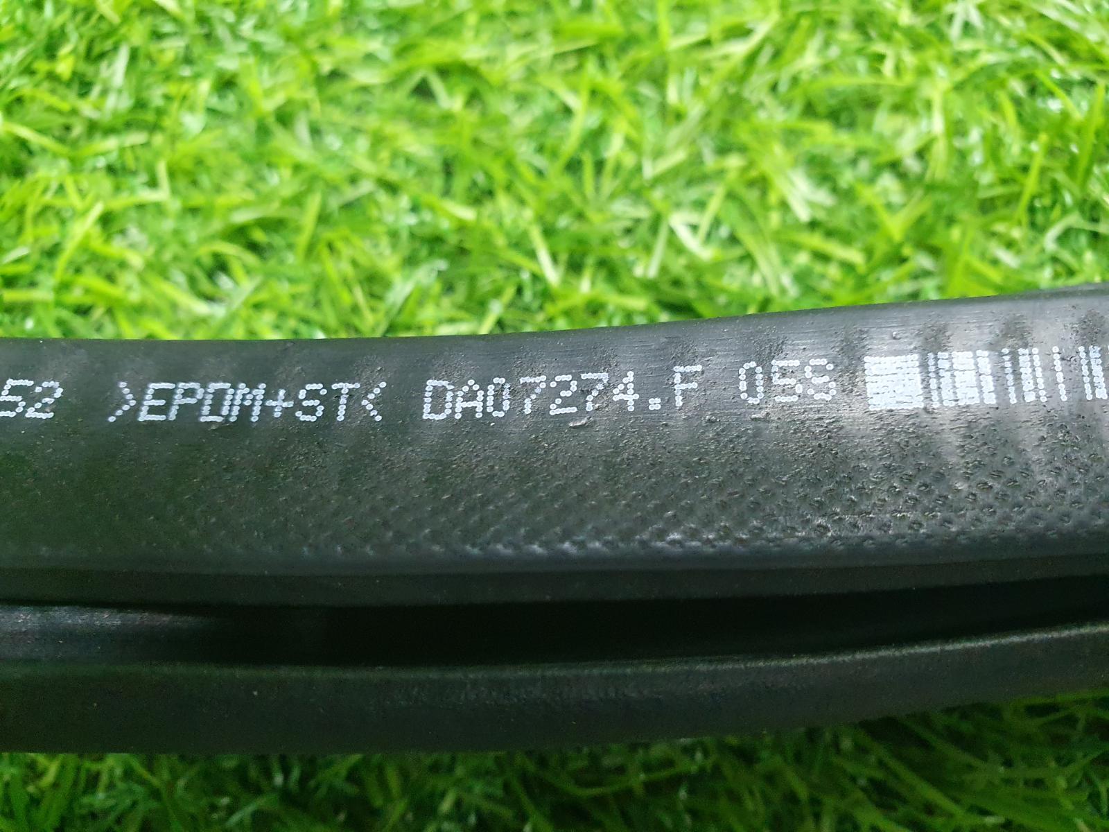 Уплотнительная резинка проема двери передняя правая Polo 6 2021 AW1 CWVA 1.6л