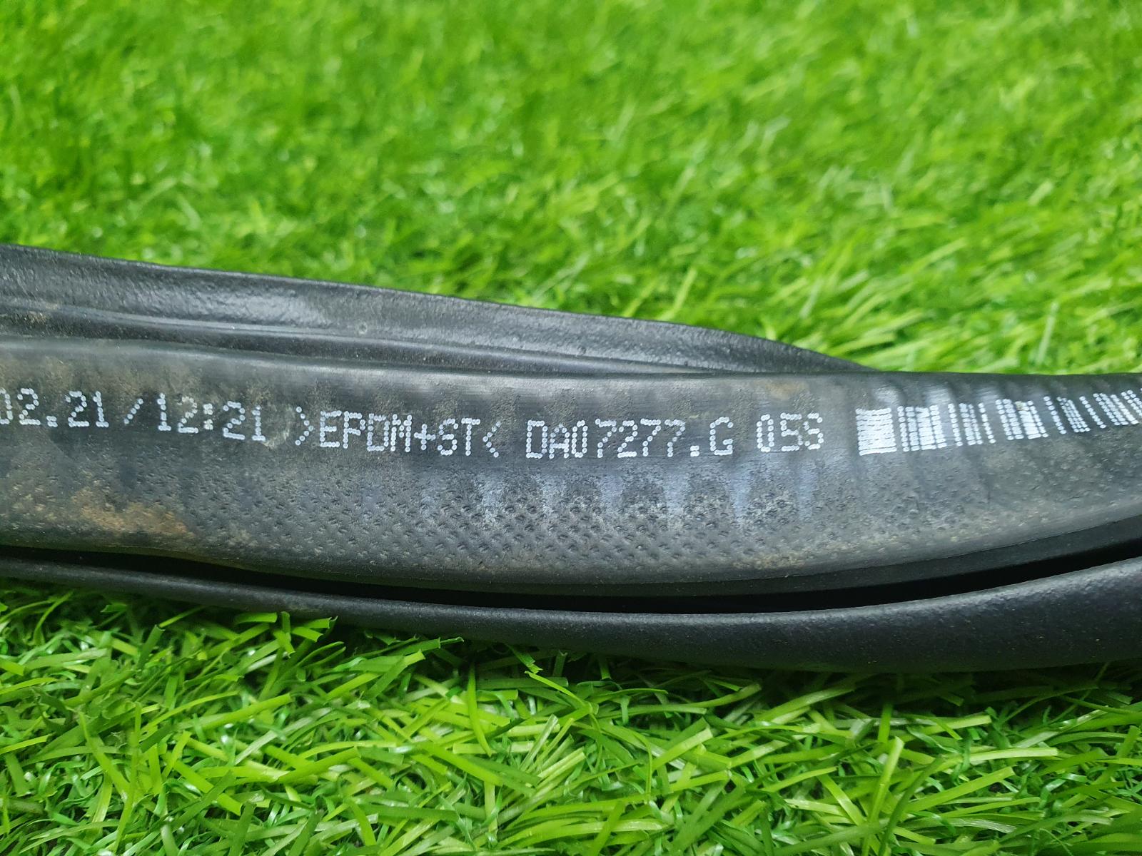 Уплотнительная резинка проема двери задняя левая Polo 6 2021 AW1 CWVA 1.6л