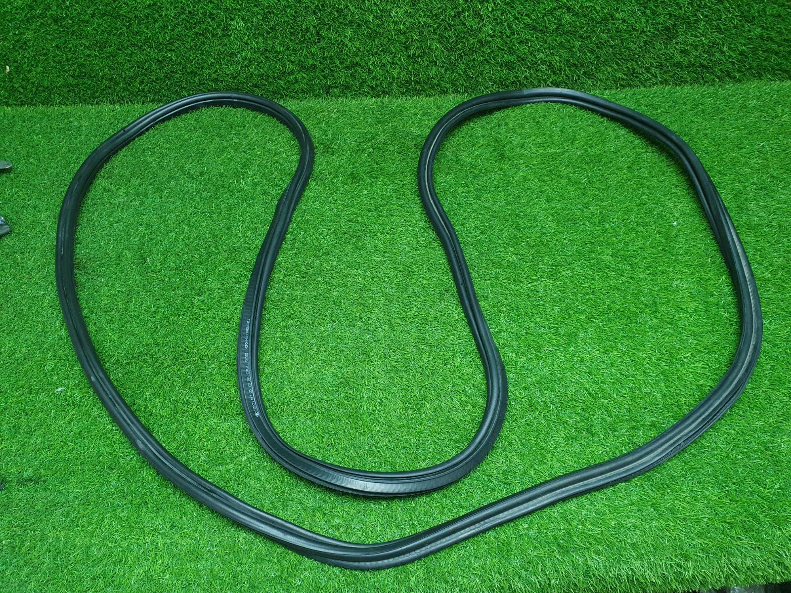 Уплотнительная резинка багажника Skoda Octavia 2 A5 2012 1Z3 CDAB 1.8tfsi 1Z5827705 Б/У