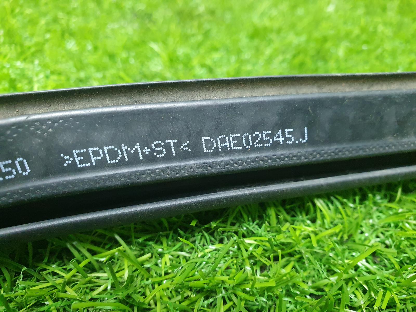 Уплотнительная резинка багажника Octavia 2 A5 2012 1Z3 CDAB 1.8tfsi