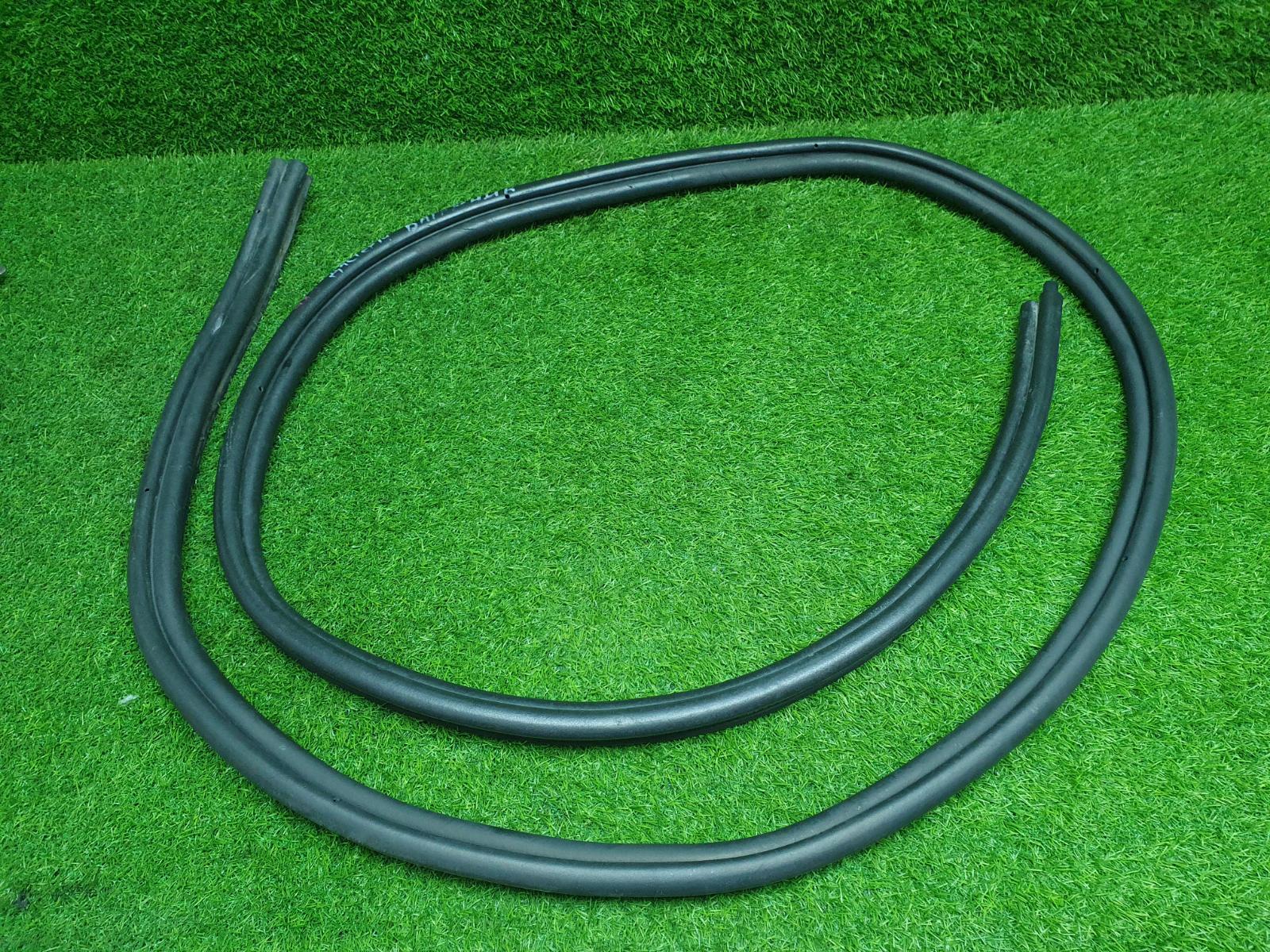 Уплотнительная резинка багажника Renault Duster 2014 HSM F4RA 400 2л Б/У