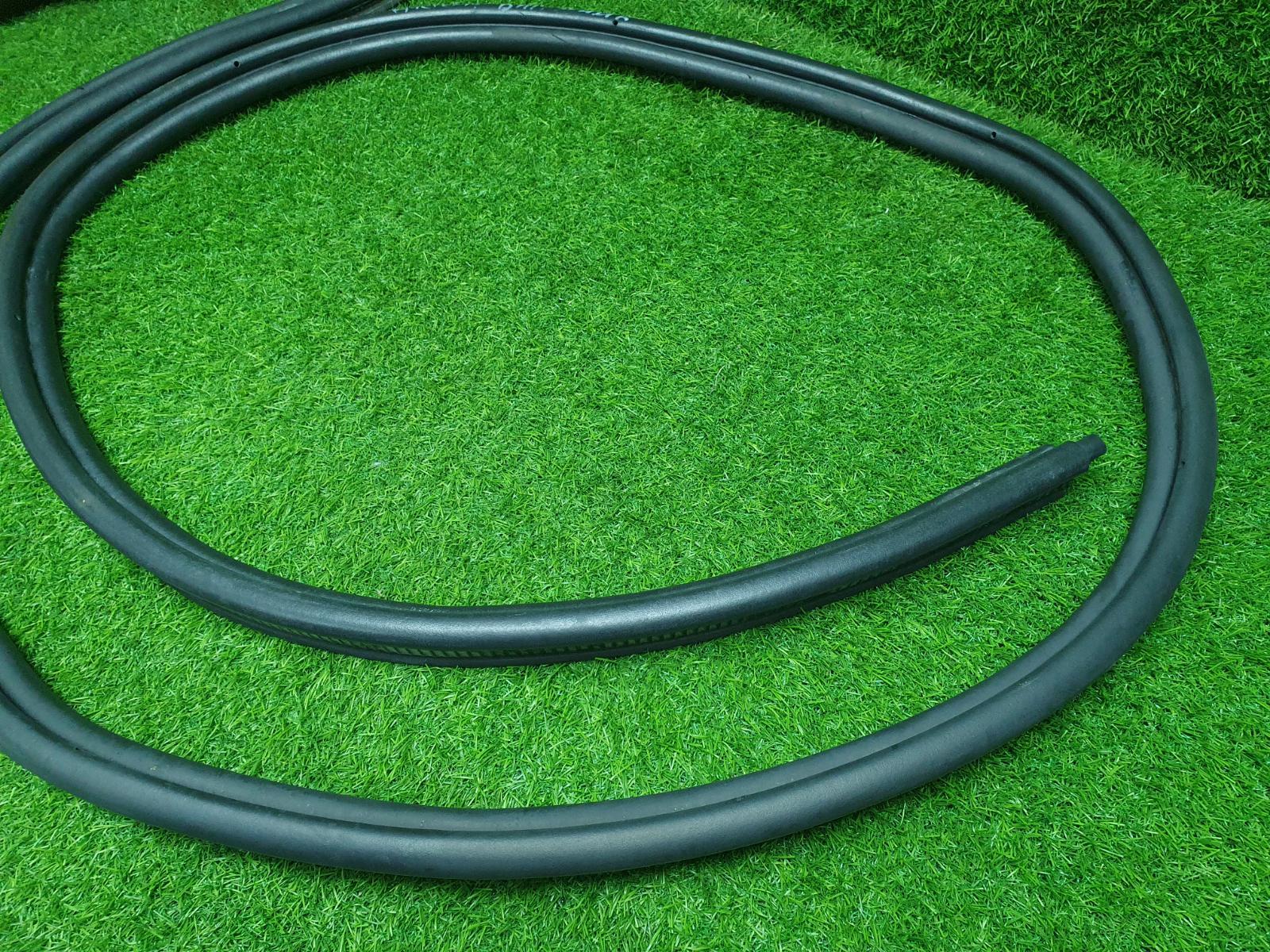 Уплотнительная резинка багажника Renault Duster HSM F4RA 400 2л