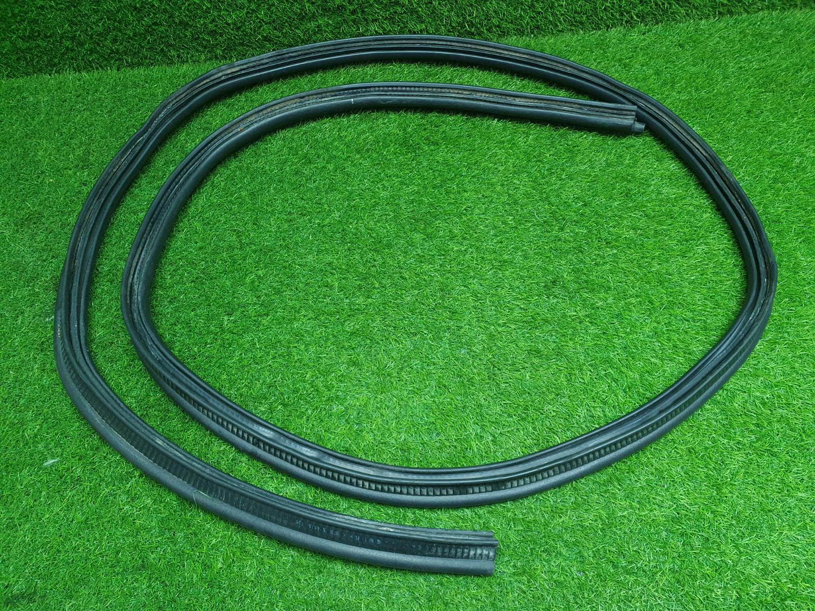 Уплотнительная резинка багажника Duster 2014 HSM F4RA 400 2л