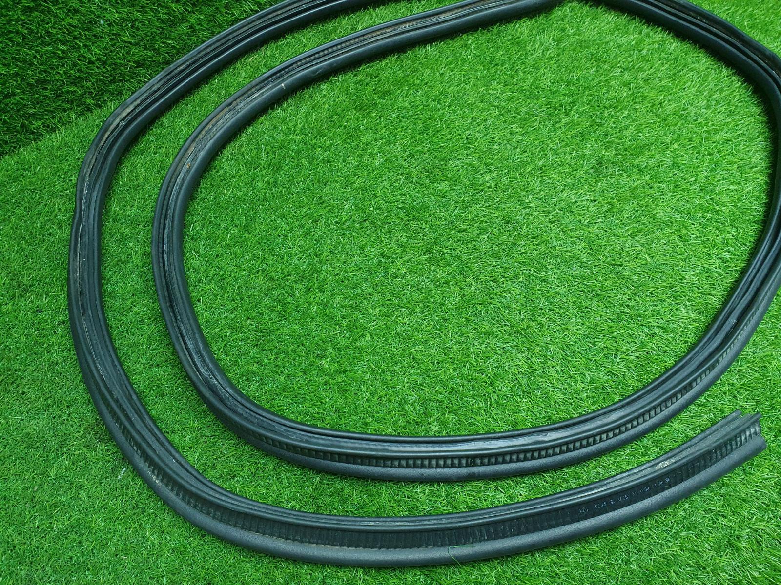 Уплотнительная резинка багажника Duster 2014 HSM F4RA 400 2л