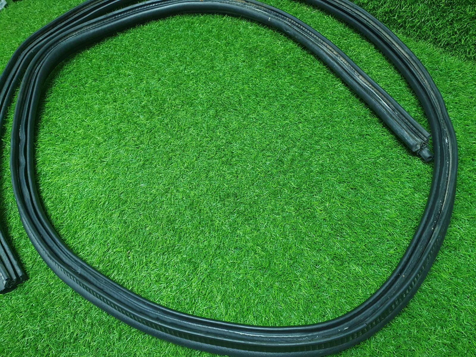 Уплотнительная резинка багажника Duster 2014 HSM F4RA 400 2л