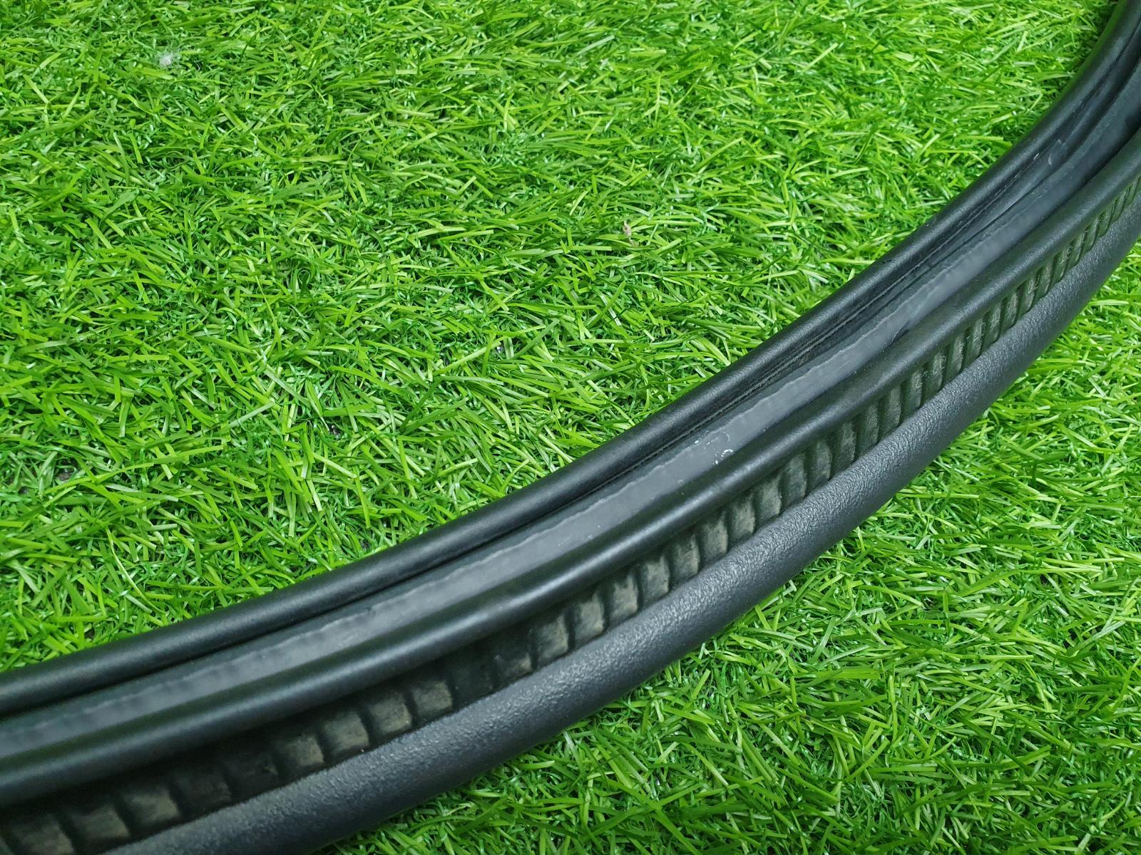 Уплотнительная резинка багажника Duster 2014 HSM F4RA 400 2л