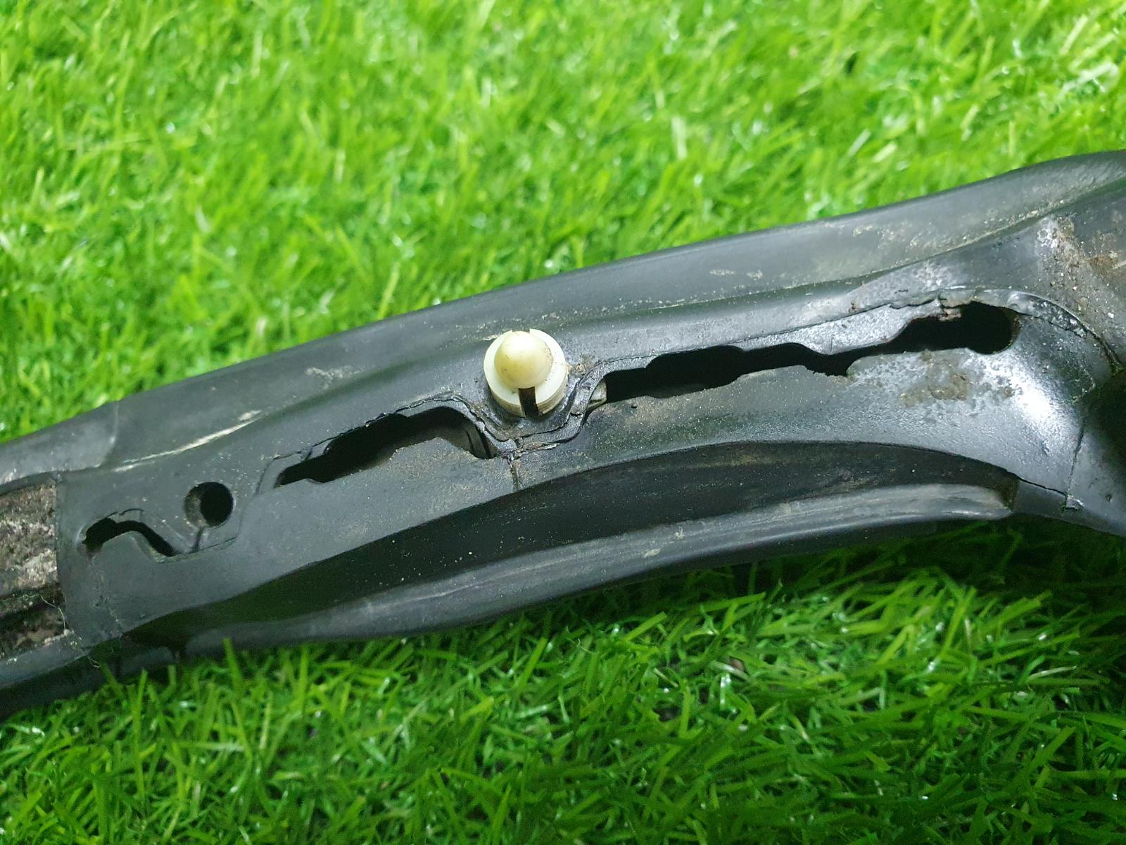 Уплотнительная резинка проема двери правая Волга Сайбер 2010 JR41 EDZ 2.4л