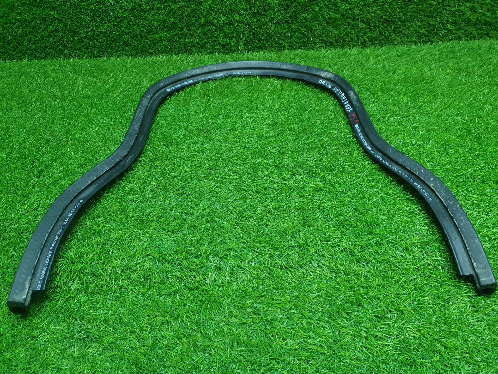 Уплотнительная резинка капота Polo 5 2019 614 604 6C1 CWVA 1.6л