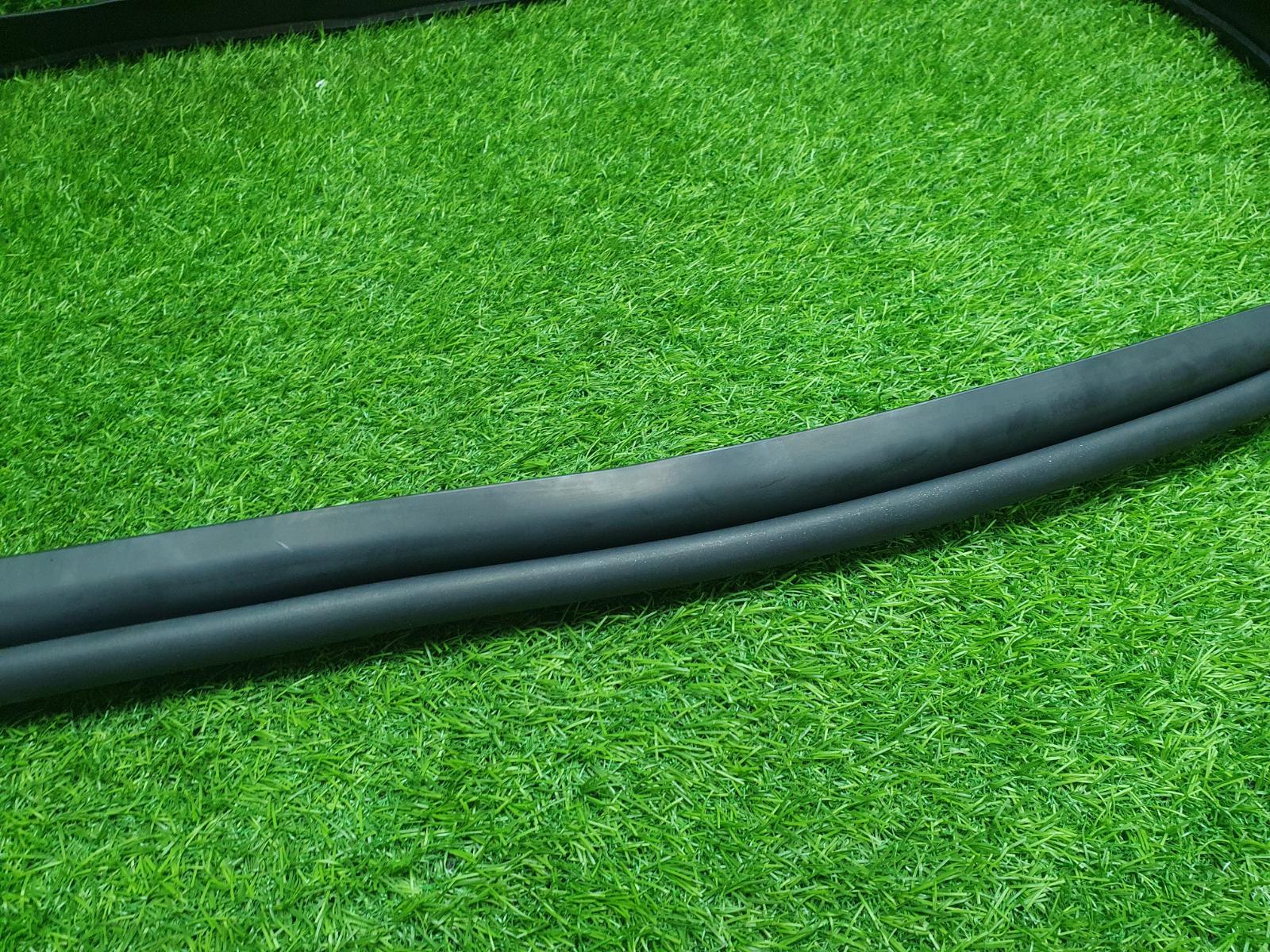 Уплотнительная резинка крыши левая Renault Sandero 2 5S K7M 812 1.5л