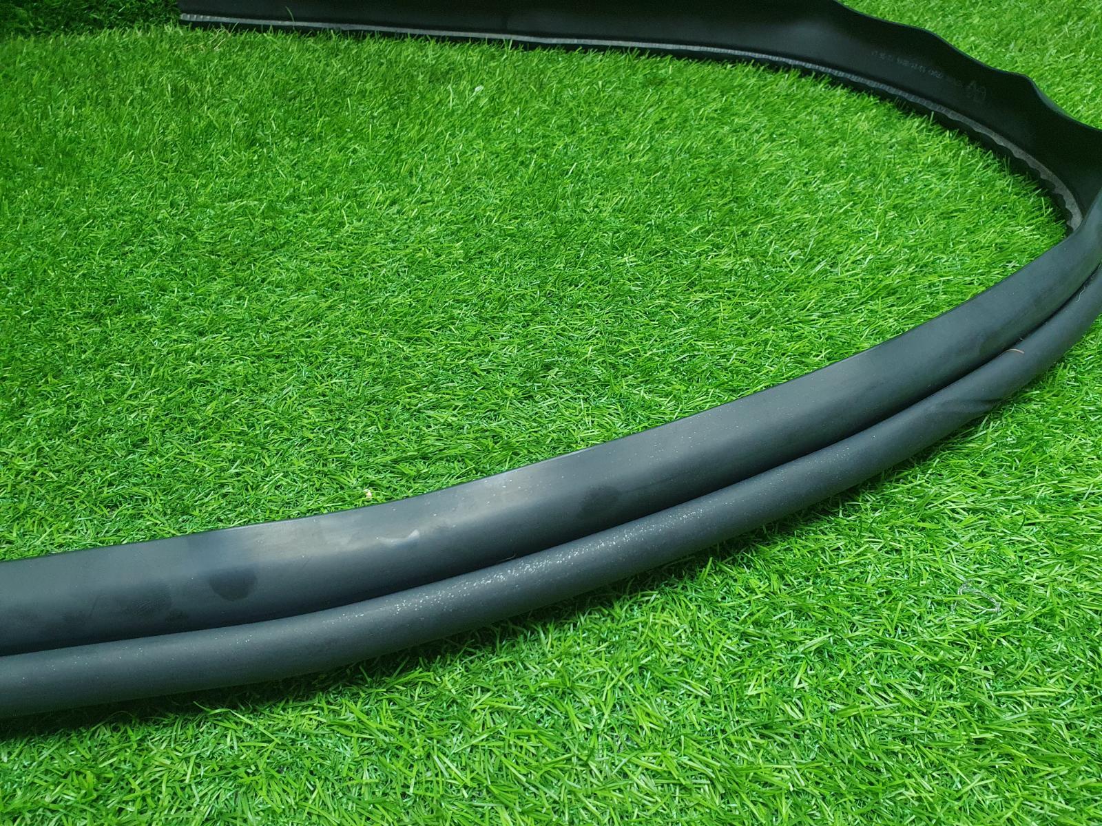 Уплотнительная резинка крыши левая Sandero 2 2015 5S K7M 812 1.5л