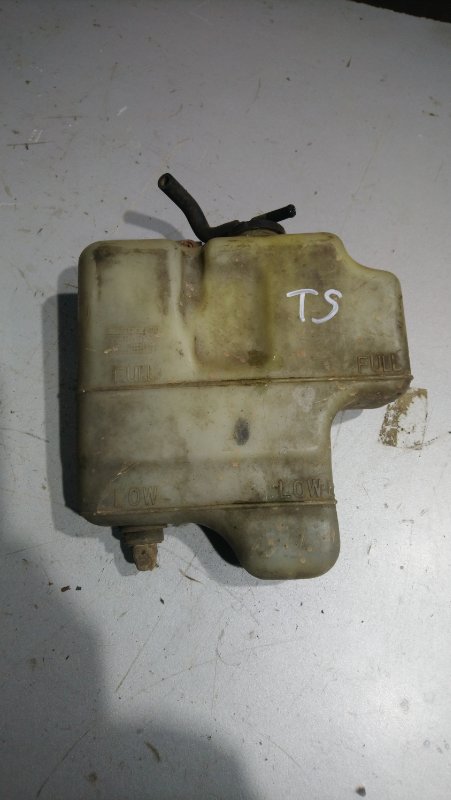 Бачок расширительный Toyota Hilux Surf 1990 130 2.4 2LT 1647054180 Б/У