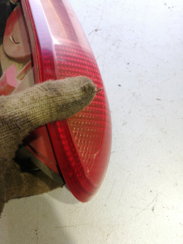 Фонарь внешний левый 156 2000 2.0