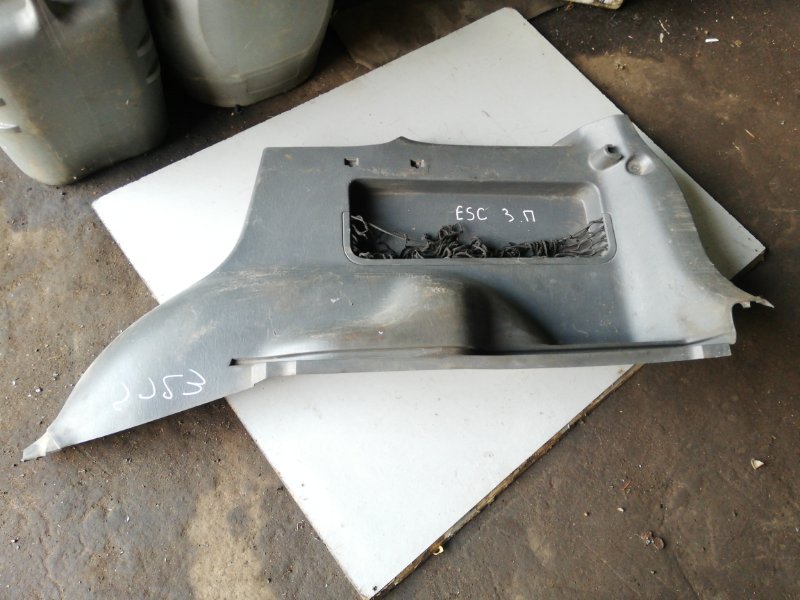 Обшивка багажника правая Ford Escape 1 2003 2.0 YL8Z7831012CAF Б/У