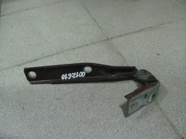 Петля капота правая Audi A100 1991-1994 C4 4A0823302F Б/У