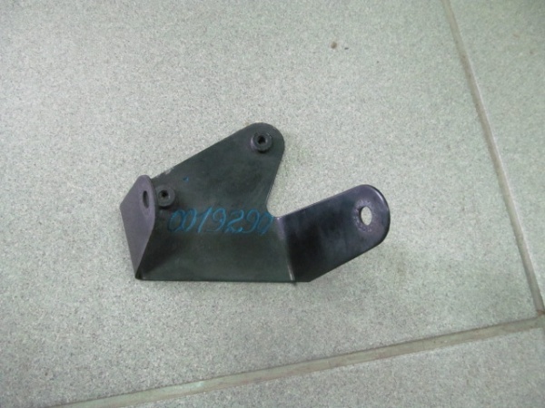 Запчасть крепления Audi A4 B5 1995-2001 8D0951229C Б/У Крепления Audi A4 B5 1995-2001 8D0951229C Б/У