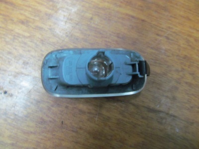 Указатель поворота левый Audi A6 C5 1997-2005