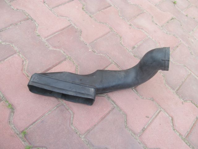 Воздухозаборник Audi A2 2000-2005 8Z0129617B Б/У