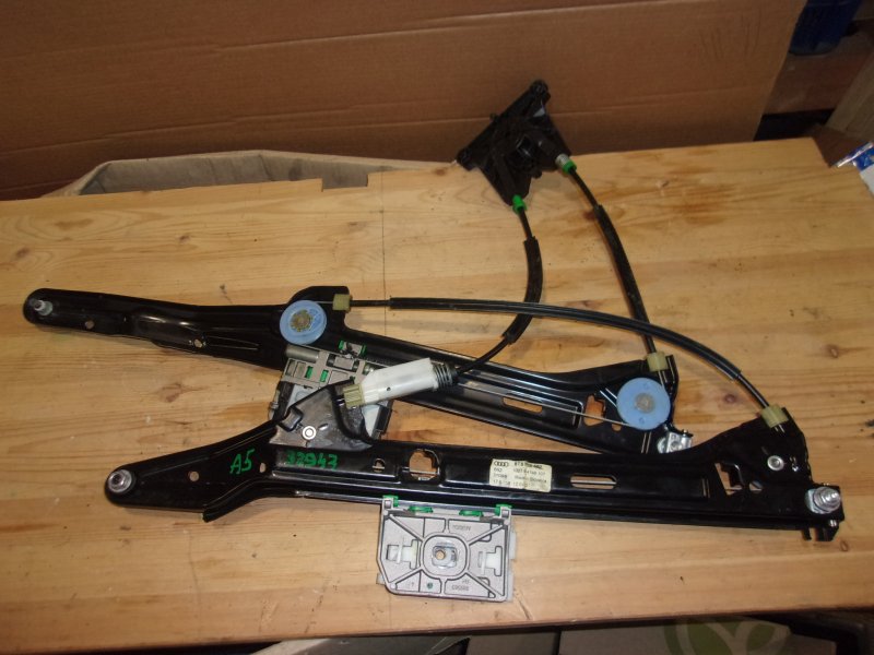 Стеклоподъемник задний левый Audi A5 8T8839462 Б/У