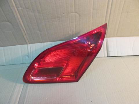 Фонарь задний правый внутренний Opel Astra J 2010> 13360789 Б/У