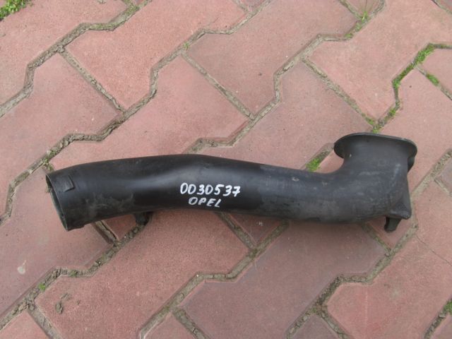Воздухозаборник Opel Astra H 2004-2010 55351756 Б/У