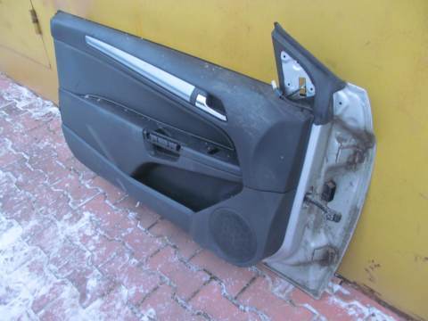 Дверь передняя левая Astra H 2004-2010
