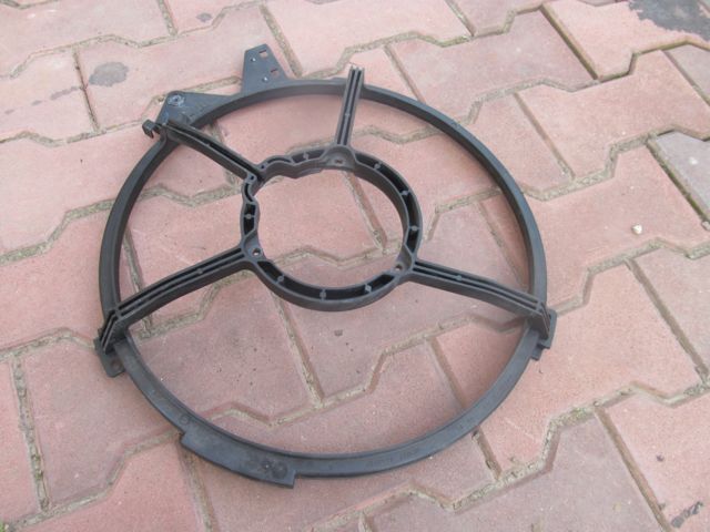 Запчасть кронштейн Volkswagen 866657P Б/У Кронштейн Volkswagen 866657P Б/У