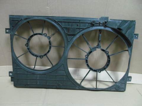 Запчасть диффузор вентилятора Volkswagen Golf 5 2004-2009 1K0121207BB Б/У Диффузор вентилятора Volkswagen Golf 5 2004-2009 1K0121207BB Б/У
