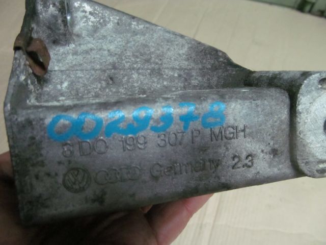 Опора двигателя Volkswagen Passat B5 1997-2005 8D0199305A Б/У