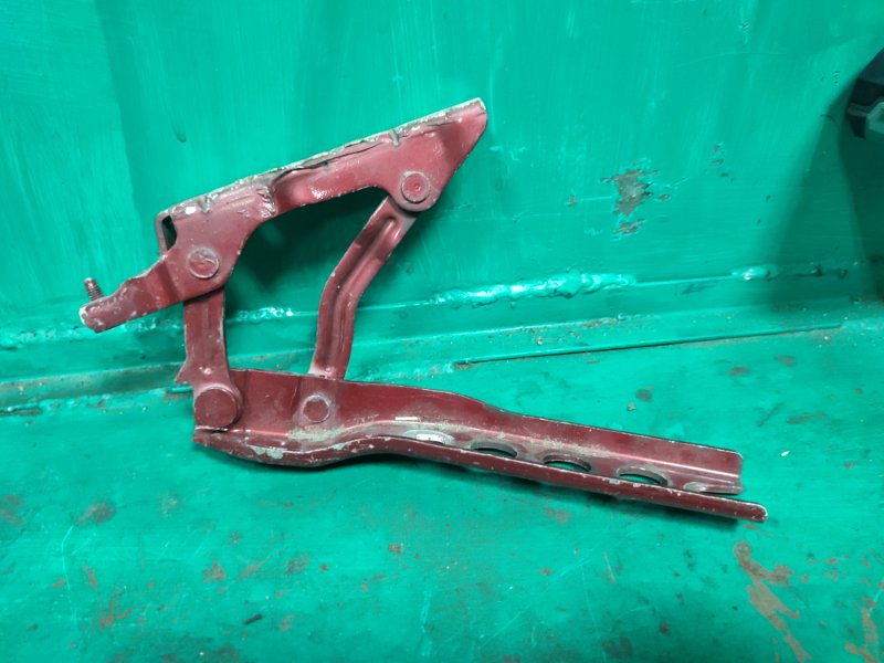 Петля капота правая Skoda Octavia A5 2004-2013 1Z0823302C Б/У
