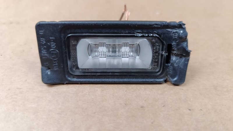 Запчасть фонарь подсветки номера Audi A4 4G0943021 Б/У Фонарь подсветки номера Audi A4 4G0943021 Б/У
