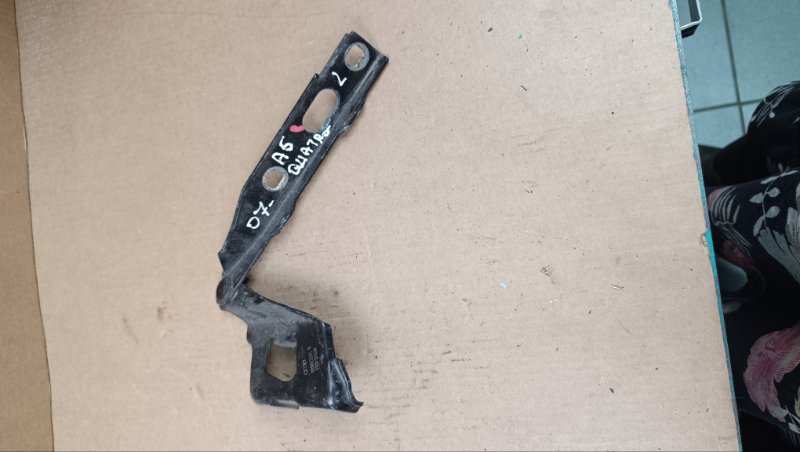 Петля капота левая Audi A5 Петля капота левая Audi A5