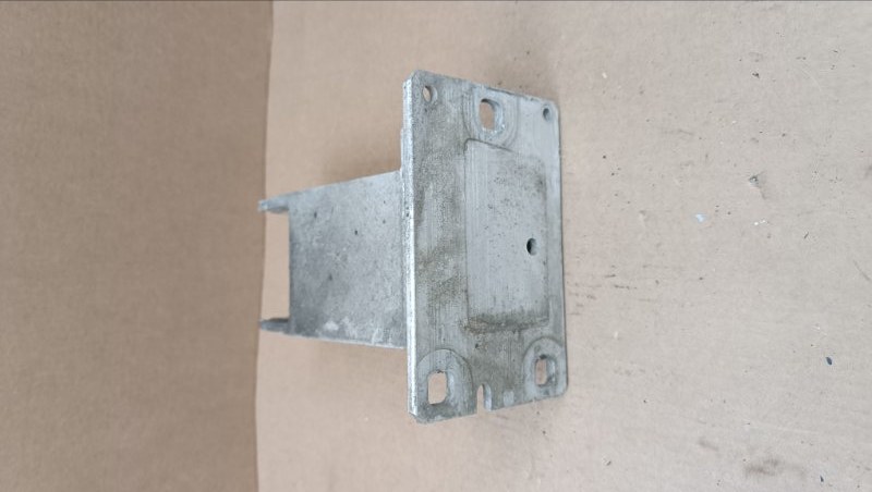 Кронштейн передний левый A4