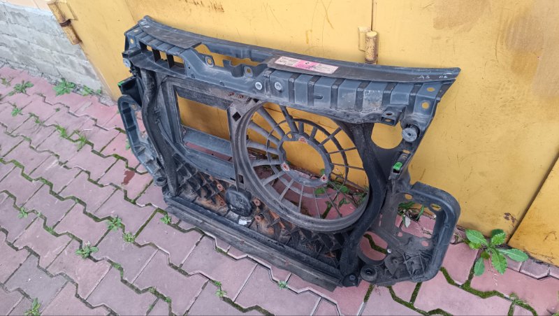 Панель передняя (телевизор) A6 2009 СЕДАН Панель передняя (телевизор) A6 2009 СЕДАН