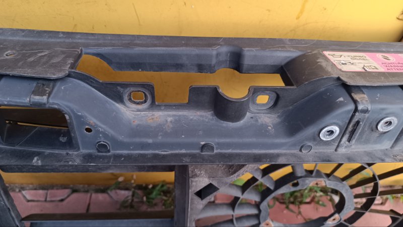 Панель передняя (телевизор) A6 2009 СЕДАН Панель передняя (телевизор) A6 2009 СЕДАН