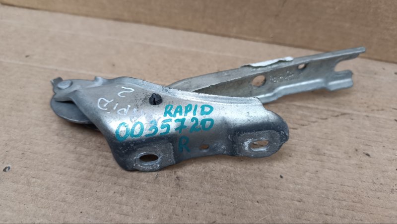 Петля капота правая RAPID 2013 СЕДАН