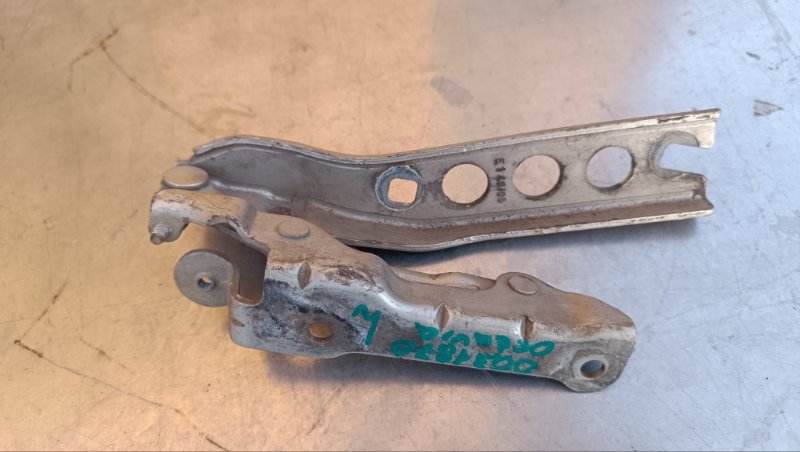 Петля капота левая Octavia A5 2004-2013