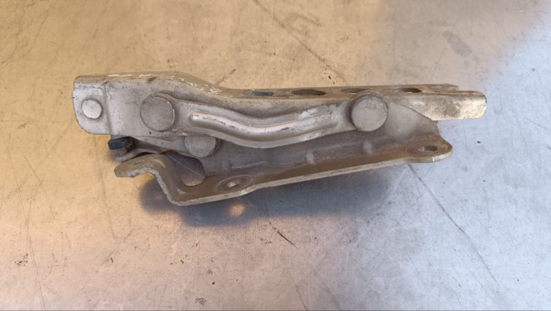 Петля капота правая Octavia A5 2004-2013 Петля капота правая Octavia A5 2004-2013