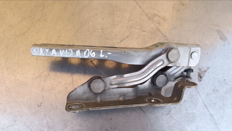 Петля капота левая Octavia A5 2004-2013