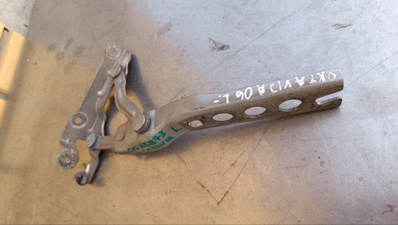 Петля капота левая Octavia A5 2004-2013