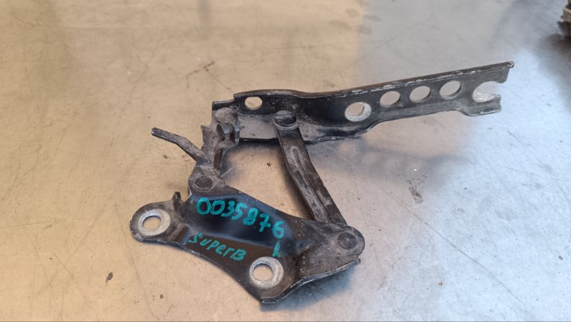 Петля капота левая Skoda Superb 2 2008-2015 3T0823301B Б/У