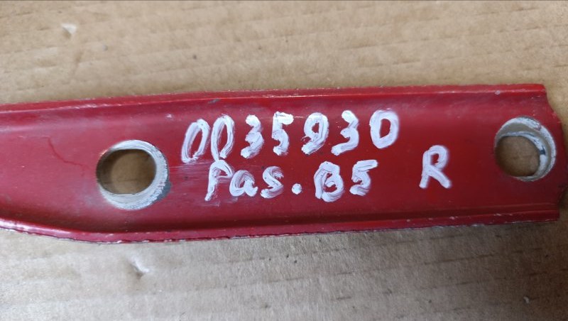 Петля капота правая Passat B5 1997-2005