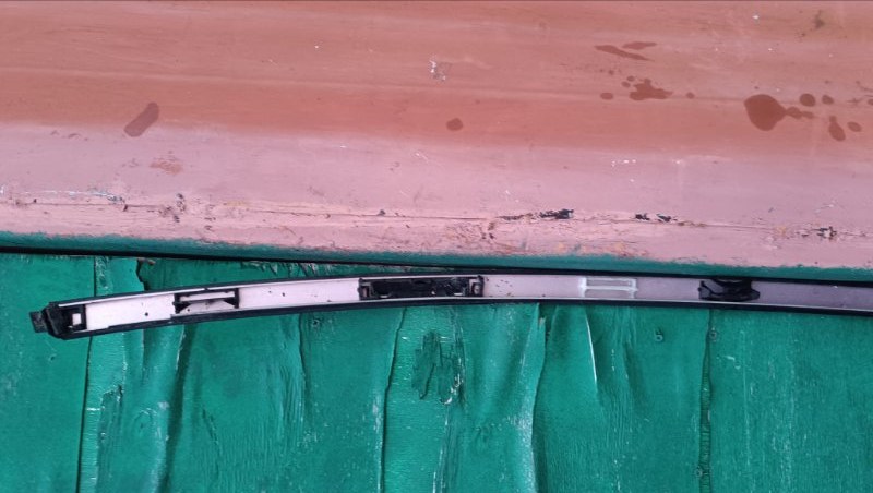 Молдинг крыши левый C204 2013 СЕДАН Молдинг крыши левый C204 2013 СЕДАН