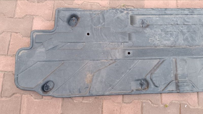 Защита правая C204 2013 СЕДАН