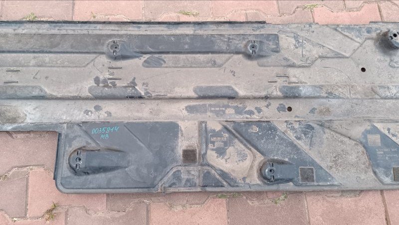 Защита правая C204 2013 СЕДАН