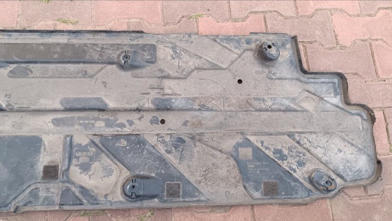 Защита правая C204 2013 СЕДАН