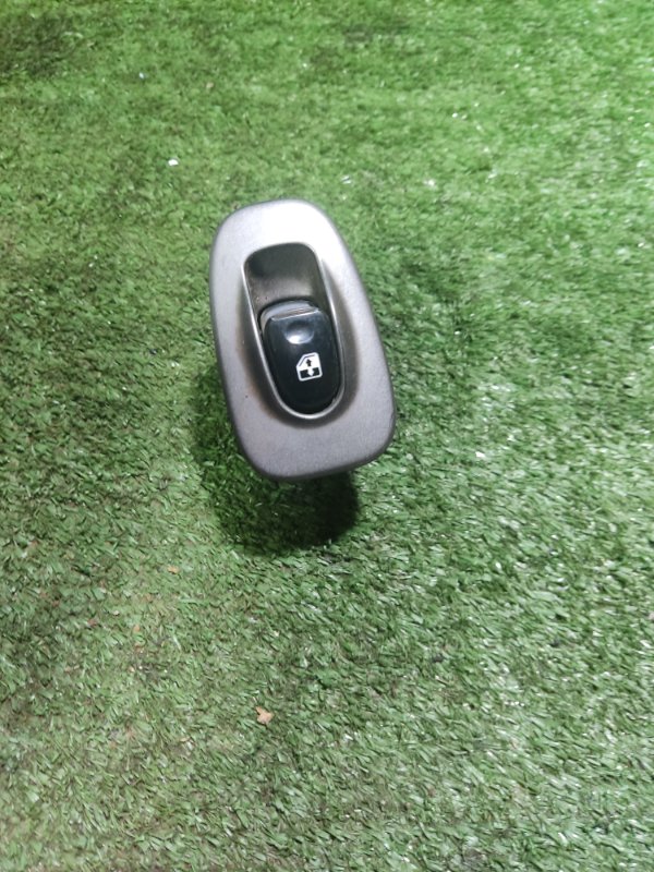 Кнопка стеклоподъемника Hyundai Accent 2 106 Б/У