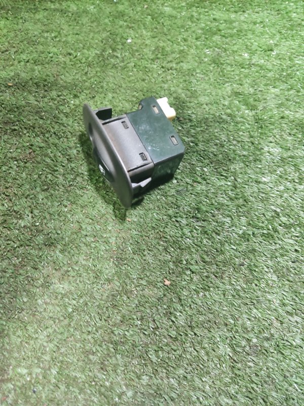 Кнопка стеклоподъемника Hyundai Accent 2